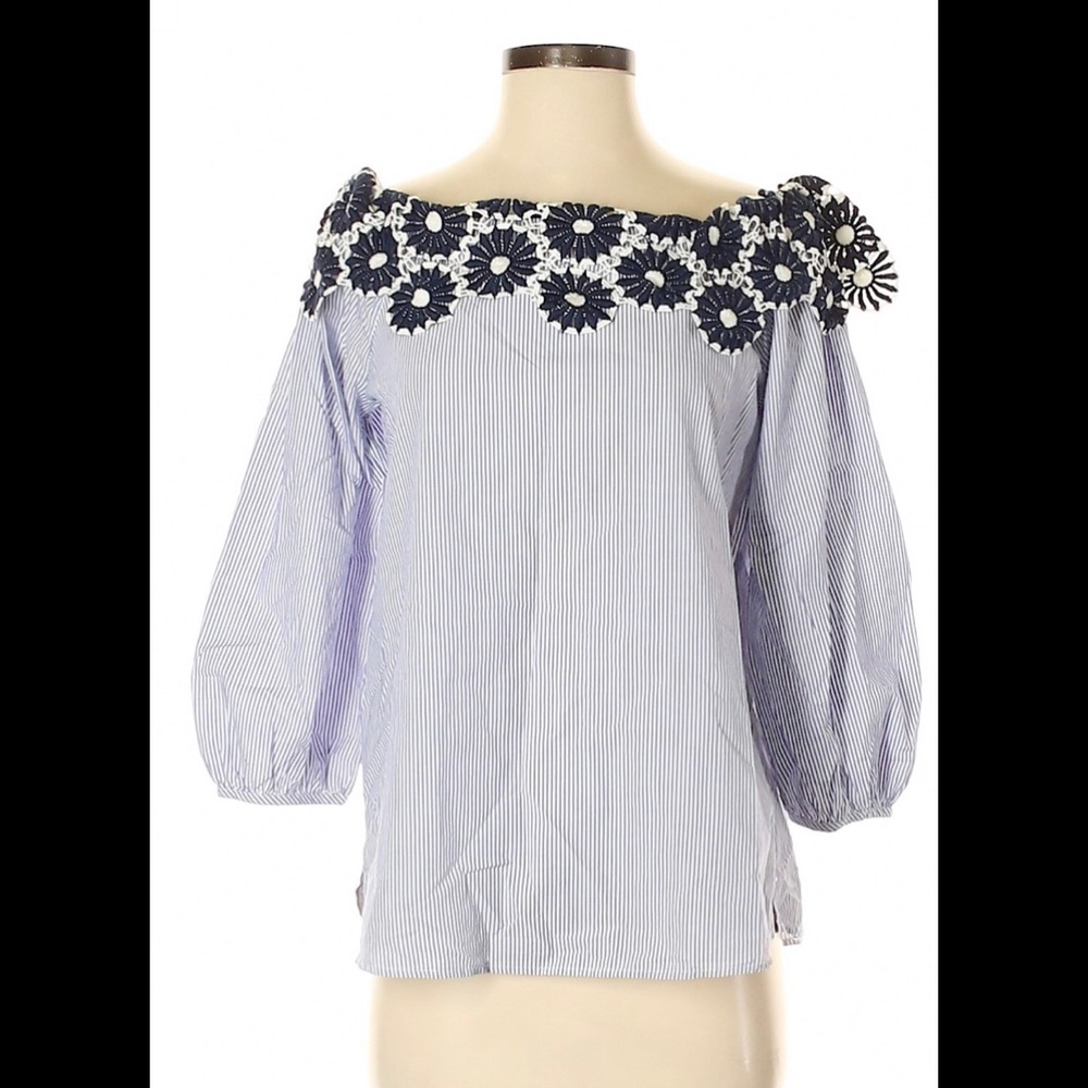 ✨ 3 items for 15% off bundle ✨ Loft off the shoulder blouse